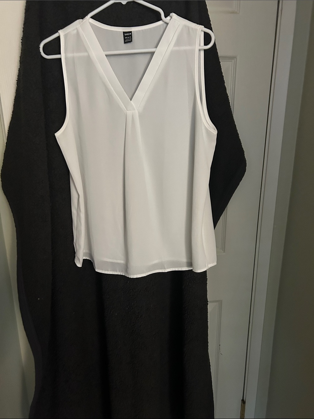 SHEIN White V-Neck Sleeveless Blouse